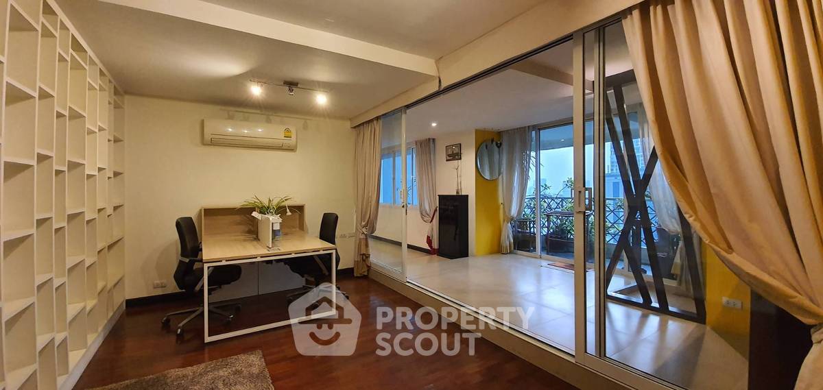 picture High-Floor 2-BR 250 Sqm DS Tower 1 near BTS Phrom Phong (ID 512164) - 11/18