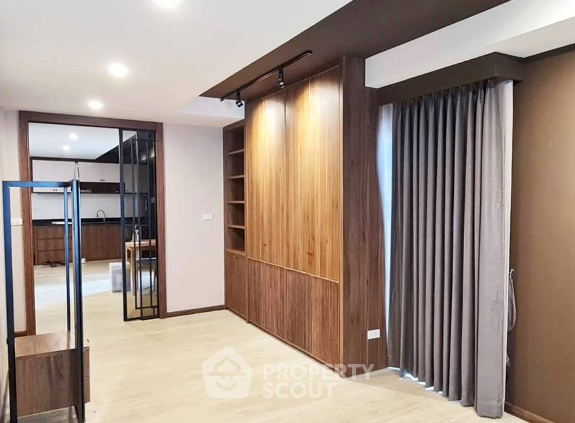 รูป 1 ห้องนอน 75 ตร.ม. คอนโด ยูโรคลาสสิก คอนโดมิเนียม ใกล้ BTS นานา 300 ม. (ID 3056860) - รูปที่ 2/7