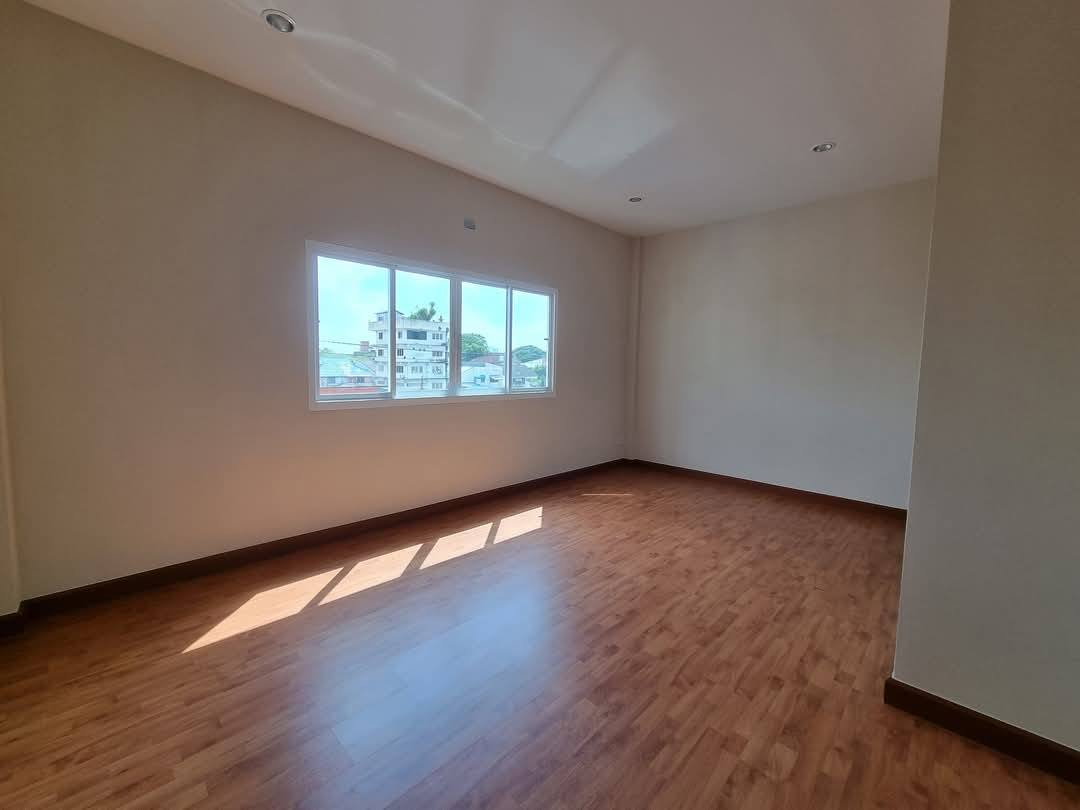 รูป 🏡ด่วนให้เช่า 20,000 ทาวน์โฮม 3 ชั้น ล้ำเลิศทาวน์โฮม โครงการใหม่ ย่าน สวนหลวง สไตล์ Modern loft ถ. เฉลิมพระเกียรติ 14 แยก 18 - รูปที่ 11/20