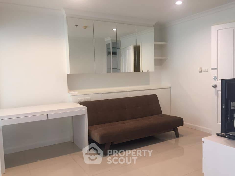 picture High-Floor 1-BR 37 Sqm Lumpini Place Rama 9–Ratchada, MRT Phra Ram 9 (ID 375950) - 4/8