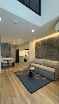 LIV@Sukhumvit 49, 46,000 THB / month. A large Duplex layout, beautifully decorated at a masterpiece level. You won't find a price like this again 🏢✨