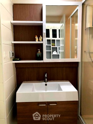 Condos for rent : High-Floor 1-BR 47 Sqm At Q House Sathon, 100m to BTS Krung Thon Buri (ID 778781)