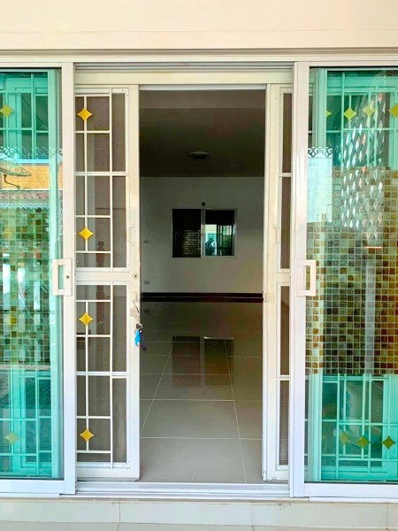 รูป ใกล้รร.วัดบางปิ้ง 700 ม 20 ตร.ว.160 ตร.ม กระทุ่มแบน สมุทรสาคร คลองมะเดื่อ ให้เช่าทาวน์โฮม 2 ชั้นหลังมุม 3 นอน 2 น้ำ - รูปที่ 2/8