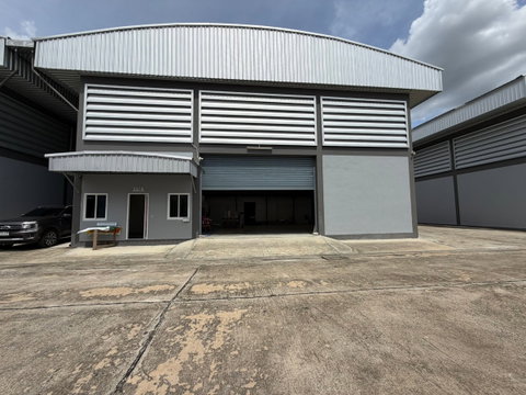 Warehouse for rent on ChatuChot Road, with cold storage. Total usable area 600 sq.m. Suitable for food factories