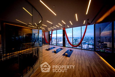 Condos for sale : High-Floor 1-BR 37 Sqm At SOHO Bangkok Ratchada, 200m to MRT Huai Khwang 📍 (ID 3059231)