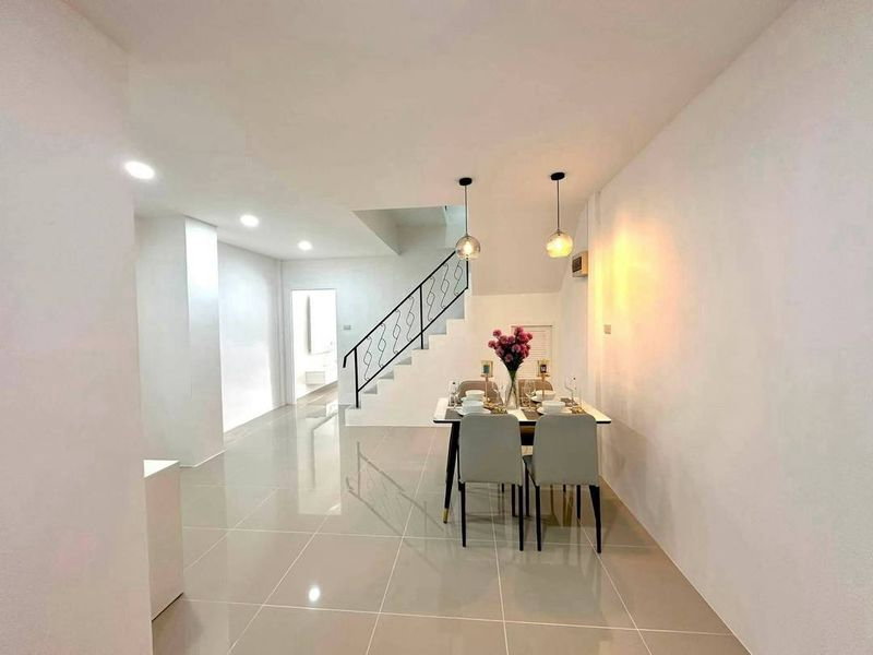 รูป ทาวน์โฮมรีโนเวทใหม่ สวยเหมือนบ้านใหม่ หมู่บ้านรวิพร เขาน้อย พัทยา - รูปที่ 7/17