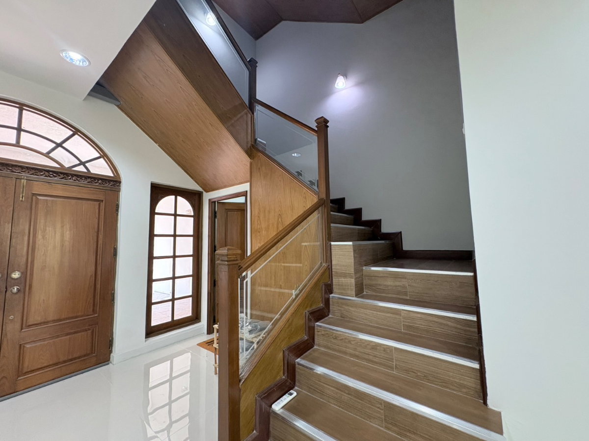 รูป ขายบ้านหรูรีโนเวตใหม่ เย็นอากาศ สาทร | Yenakart Residence | 450 ตร.ม. ใกล้ One Bangkok - รูปที่ 11/42