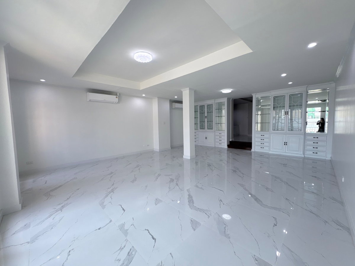 รูป ขายบ้านหรูรีโนเวตใหม่ เย็นอากาศ สาทร | Yenakart Residence | 450 ตร.ม. ใกล้ One Bangkok - รูปที่ 21/42