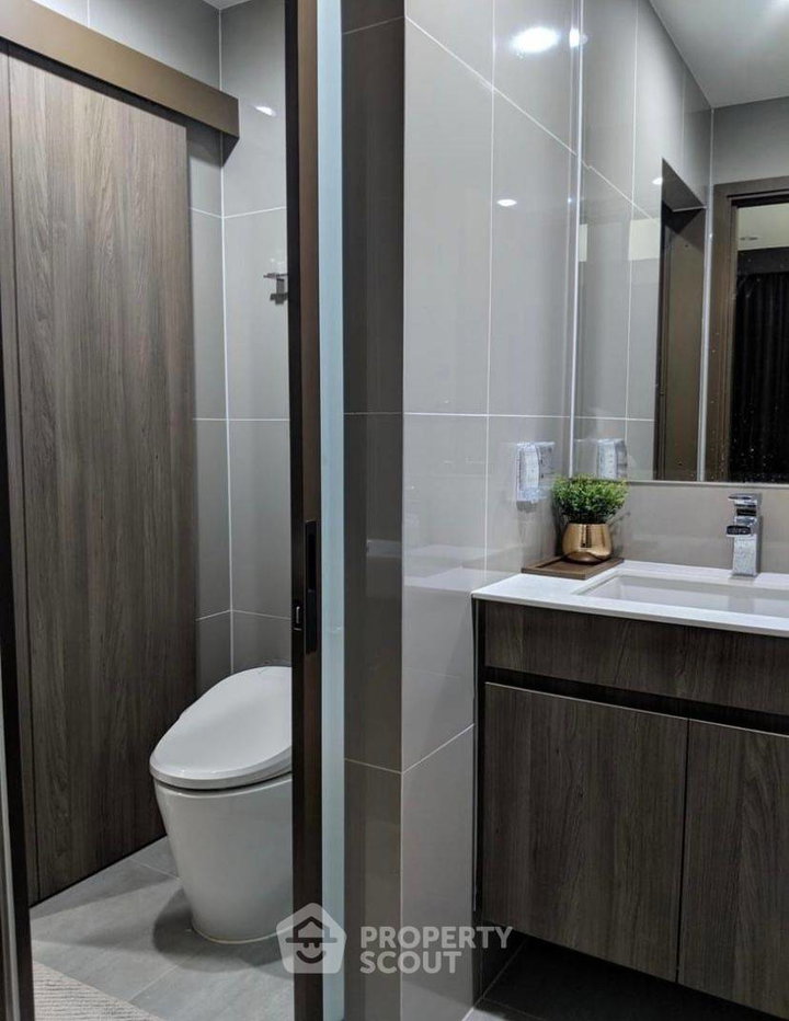 รูป คอนโด 2 ห้องนอน ชั้น 24 ขนาด 55 ตร.ม. ใน Ideo Mobi Asoke ใกล้ MRT เพชรบุรี 200 ม. (ID 1546123) - รูปที่ 13/14