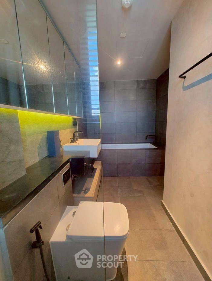 รูป คอนโด 3 ห้องนอน The Lofts Asoke ชั้นสูง 40+ พื้นที่ 129.92 ตร.ม. ใกล้ MRT เพชรบุรี 300 ม. (ID 2534745) - รูปที่ 11/14