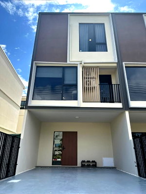 Townhouses for sale Bang Pu Industrial Estate : ME2500323 Townhome For Sale Altitude Kraf Bangna 