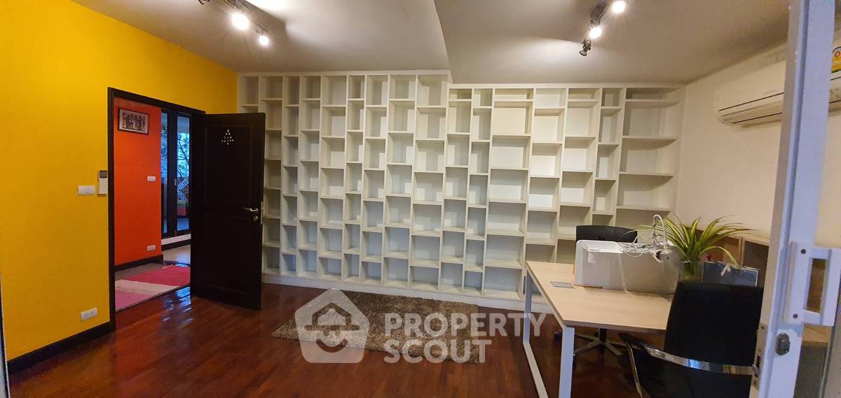 picture High-Floor 2-BR 250 Sqm DS Tower 1 near BTS Phrom Phong (ID 512164) - 10/18