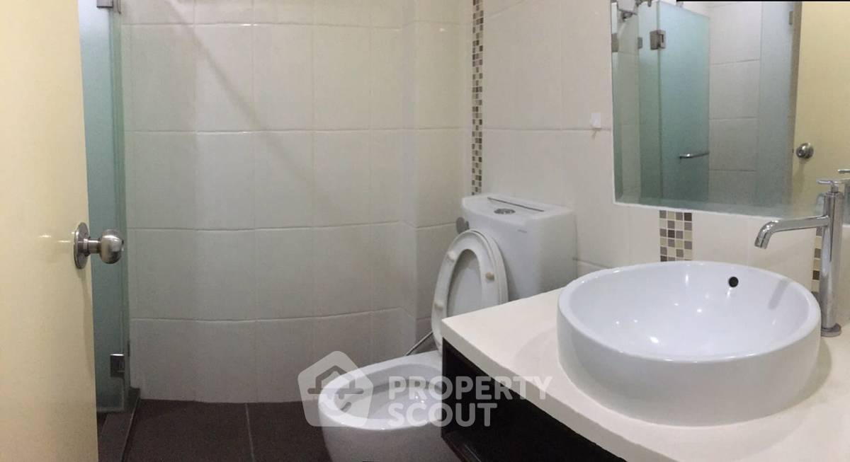 picture 1-BR Condo At Wish @ Samyan, High-Floor 18th, 300m MRT Sam Yan (ID 712026) - 4/11