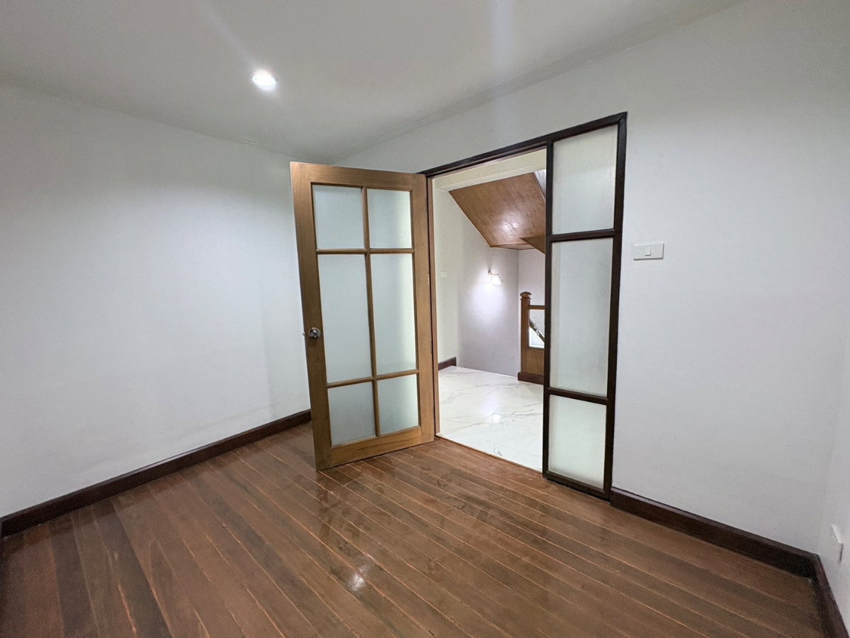 รูป ขายบ้านหรูรีโนเวตใหม่ เย็นอากาศ สาทร | Yenakart Residence | 450 ตร.ม. ใกล้ One Bangkok - รูปที่ 26/42