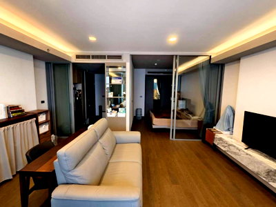Condos for sale :  This is one of Bangkok's most desirable addresses.  📍 Siamese Exclusive Queens