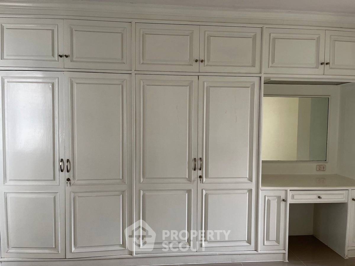 picture 3-BR 250 Sqm Condo At Regent On The Park 1, 400m To BTS Phrom Phong (ID 1725559) - 20/24