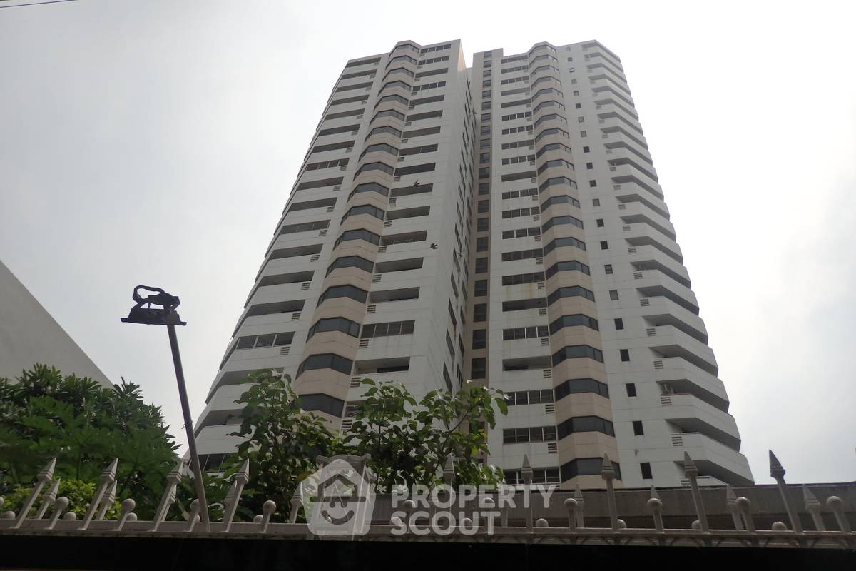 picture 2-BR 135 Sqm High-Floor At Baan Suanpetch, 200m to BTS Phrom Phong (ID 884172) - 1/15