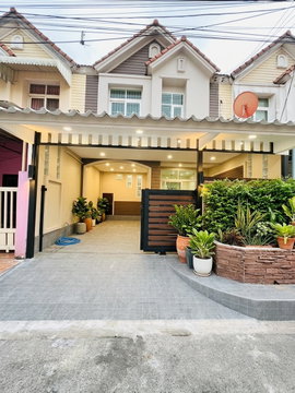 For sale good deal Townhouse located near Bangkok 2KM"away from Kukot BTS station