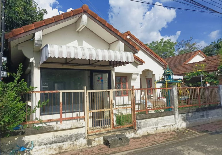รูป 🔥ขาย บ้านเดี่ยวชั้นเดียว CHONLADA BANGBUATHONG ทำเลบางบัวทอง โครงการคุณภาพแลนด์แอนด์เฮ้าส์ สภาพเดิมราคาคุ้มค่า เหมาะสำหรับผู้ต้องการรีโนเวท - รูปที่ 2/11