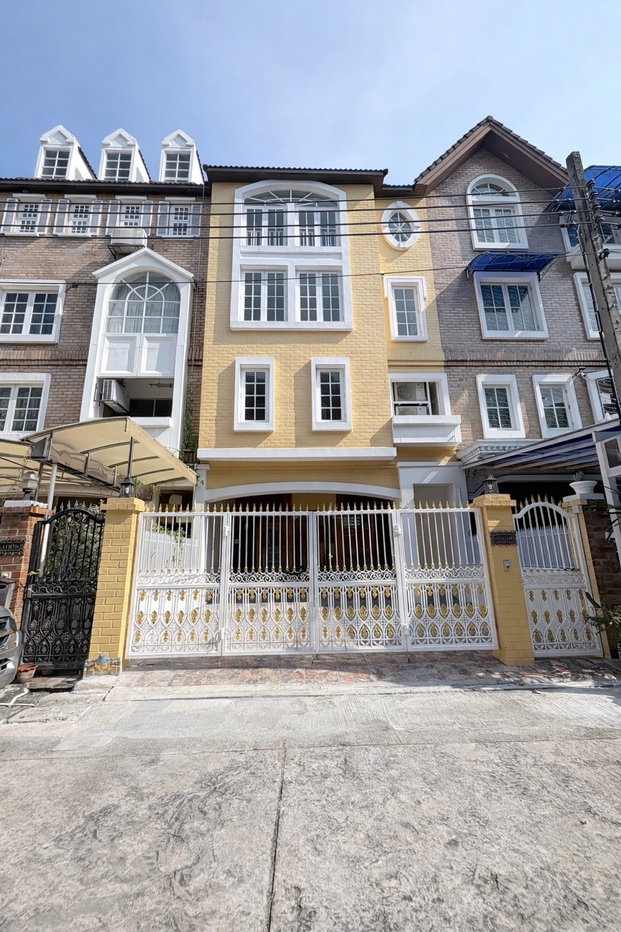 รูป ขายบ้านหรูรีโนเวตใหม่ เย็นอากาศ สาทร | Yenakart Residence | 450 ตร.ม. ใกล้ One Bangkok - รูปที่ 1/42