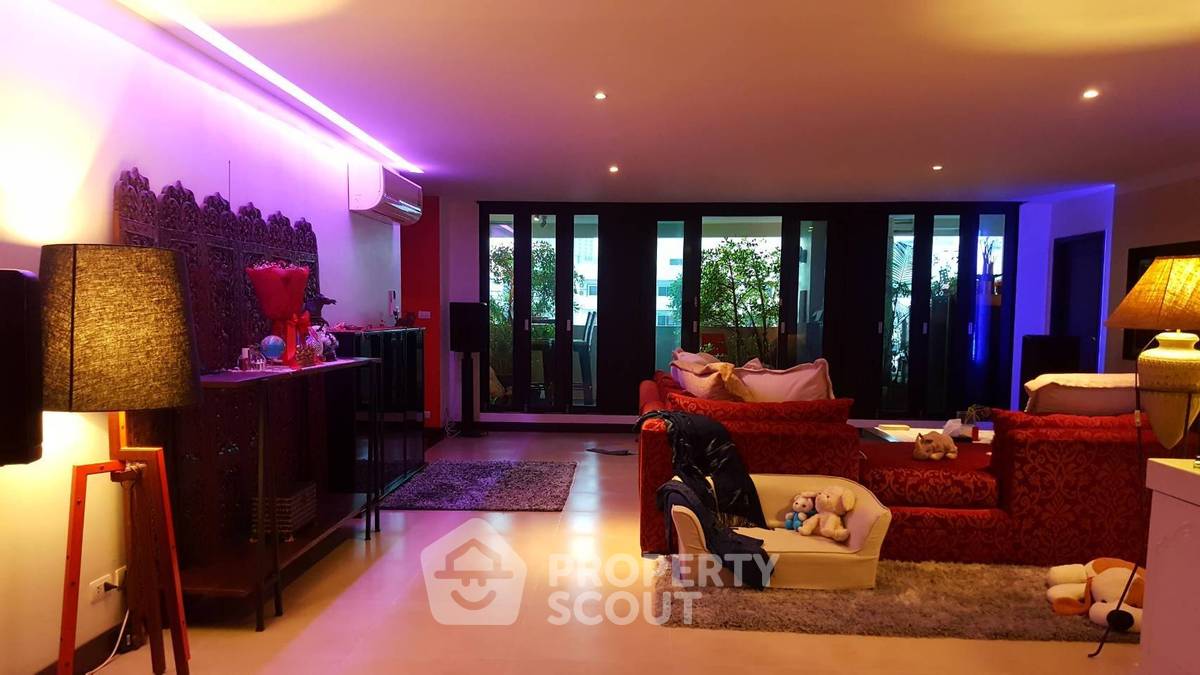 picture High-Floor 2-BR 250 Sqm DS Tower 1 near BTS Phrom Phong (ID 512164) - 4/18