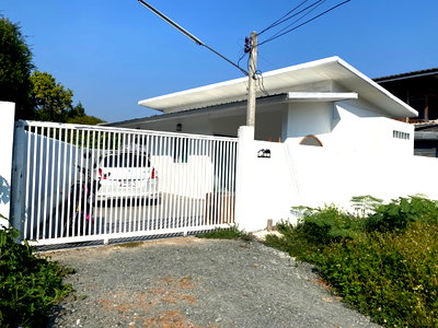 Houses for sale : Single-Storey House for Sale Near Central Festival Chiang Mai | 2 Bedrooms | THB 1.95 Million