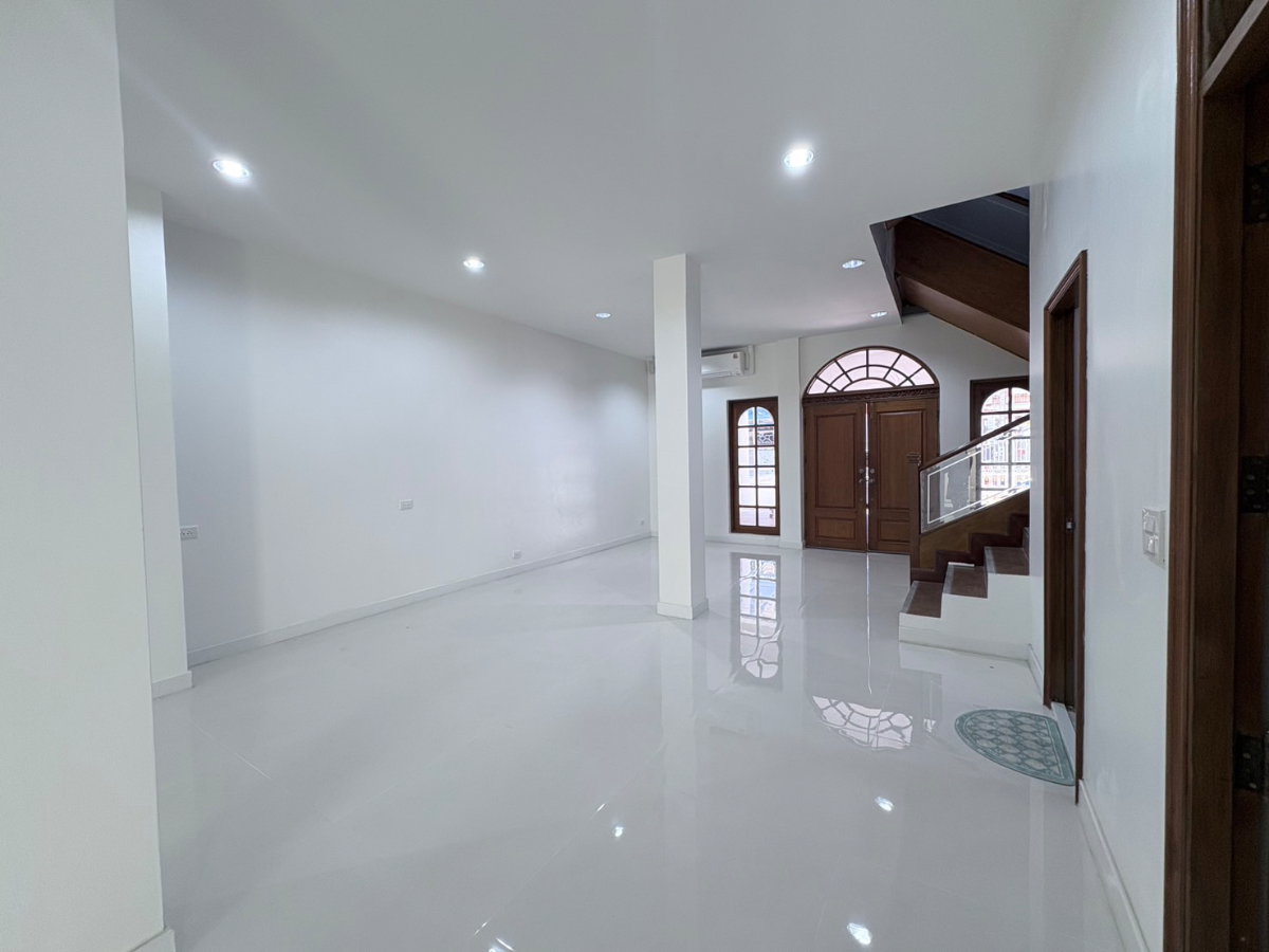 รูป ขายบ้านหรูรีโนเวตใหม่ เย็นอากาศ สาทร | Yenakart Residence | 450 ตร.ม. ใกล้ One Bangkok - รูปที่ 4/42