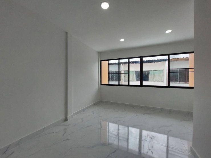 picture Townhouse for Sale in Khlong 2, Thanyaburi. - 8/10