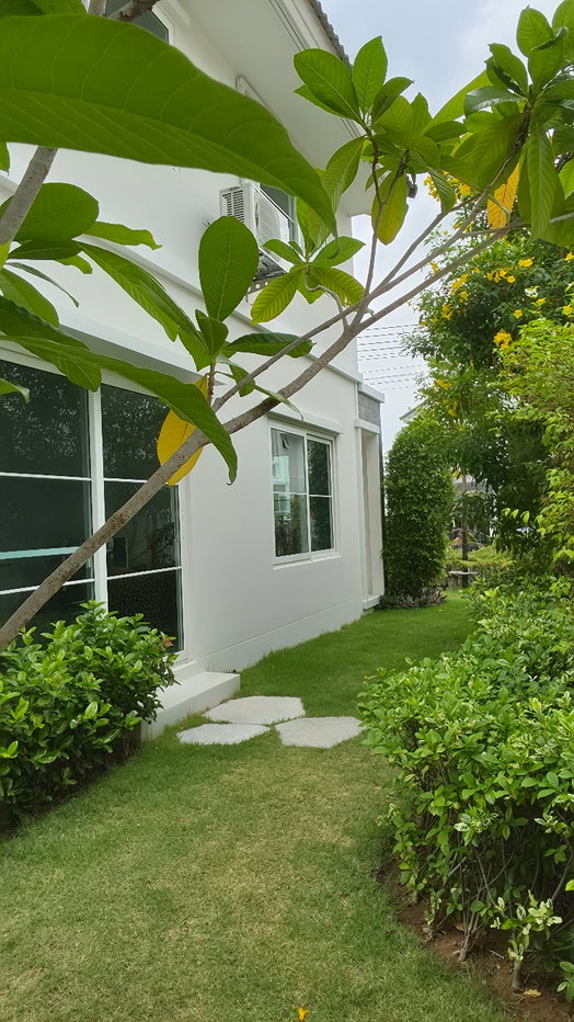 รูป บ้านใหม่มาก ตกแต่งครบ มีสวนสวย ร่มรื่น โครงการ ปลอดภัย - รูปที่ 2/12