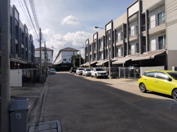 รูป ขายทาวน์โฮม บ้านกลางเมือง สวนหลวง (ทำเลเฉลิมพระเกียรติ ร.9) 3 ชั้น สภาพนางฟ้า พร้อมเข้าอยู่ ใกล้สวนหลวง ร.9 - รูปที่ 4/5