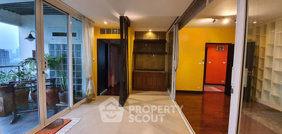picture High-Floor 2-BR 250 Sqm DS Tower 1 near BTS Phrom Phong (ID 512164) - 9/18