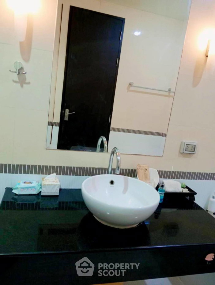 picture 1-BR Condo At Baan Klang Krung Siam-Pathumwan, 100m to BTS Ratchathewi (ID 2064448) - 3/6