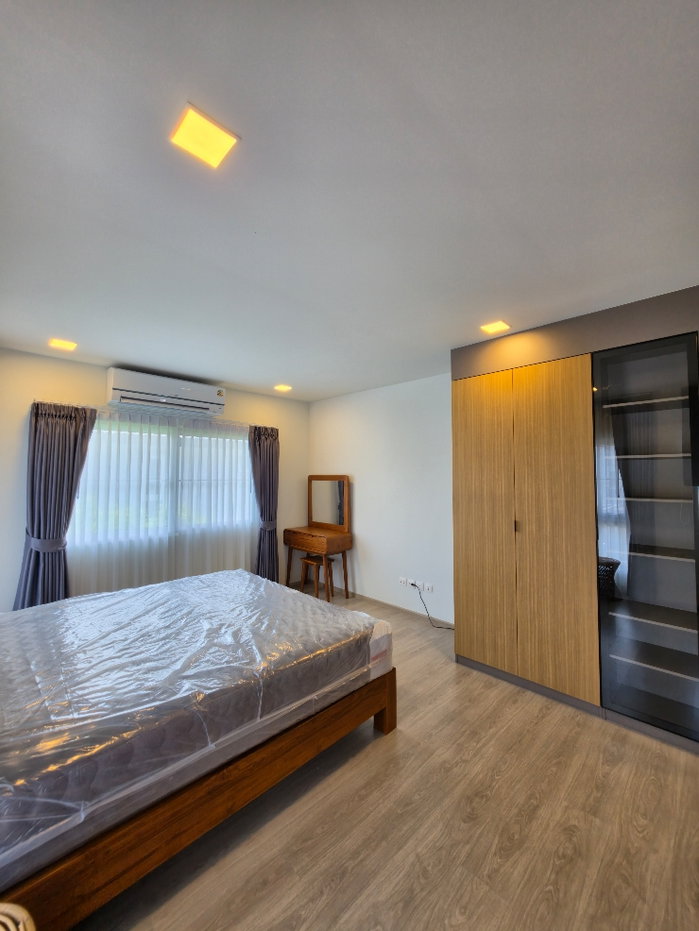 รูป บ้านใหม่มาก ตกแต่งครบ มีสวนสวย ร่มรื่น โครงการ ปลอดภัย - รูปที่ 7/12