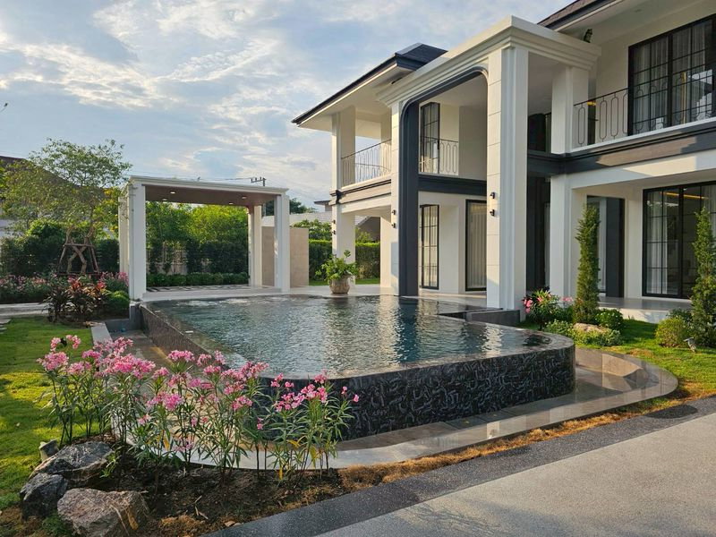 รูป Super Luxury Pool Villa! พูลวิลล่าหรูหลังใหญ่ โซนสารภี – บนที่ดินเกือบครึ่งไร่ พร้อมสระว่ายน้ำไซซ์ยักษ์! - รูปที่ 2/18