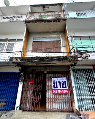Shophouses for sale Market Place Nanglinchee : Three-story commercial building for sale, one unit, near Soi Saint Louis 3, close to Phra Mae Sathorn School. Interested? Add Line: @841qqlnr