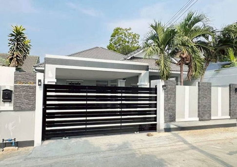 Newly renovated detached house, beautiful and complete in one home. Baan Poonsuk Pattaya.