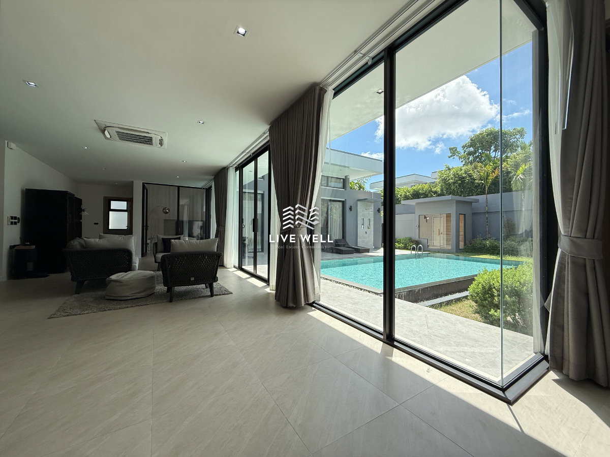 รูป For Sale Luxury Pool Villa Pattaya just 10 minutes to Jomtien Beach - รูปที่ 3/36