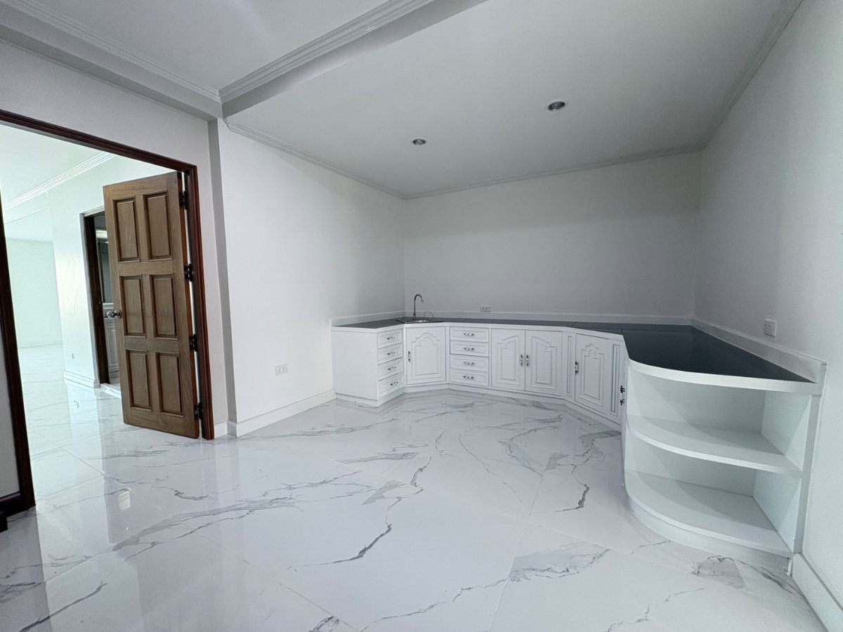รูป ขายบ้านหรูรีโนเวตใหม่ เย็นอากาศ สาทร | Yenakart Residence | 450 ตร.ม. ใกล้ One Bangkok - รูปที่ 32/42