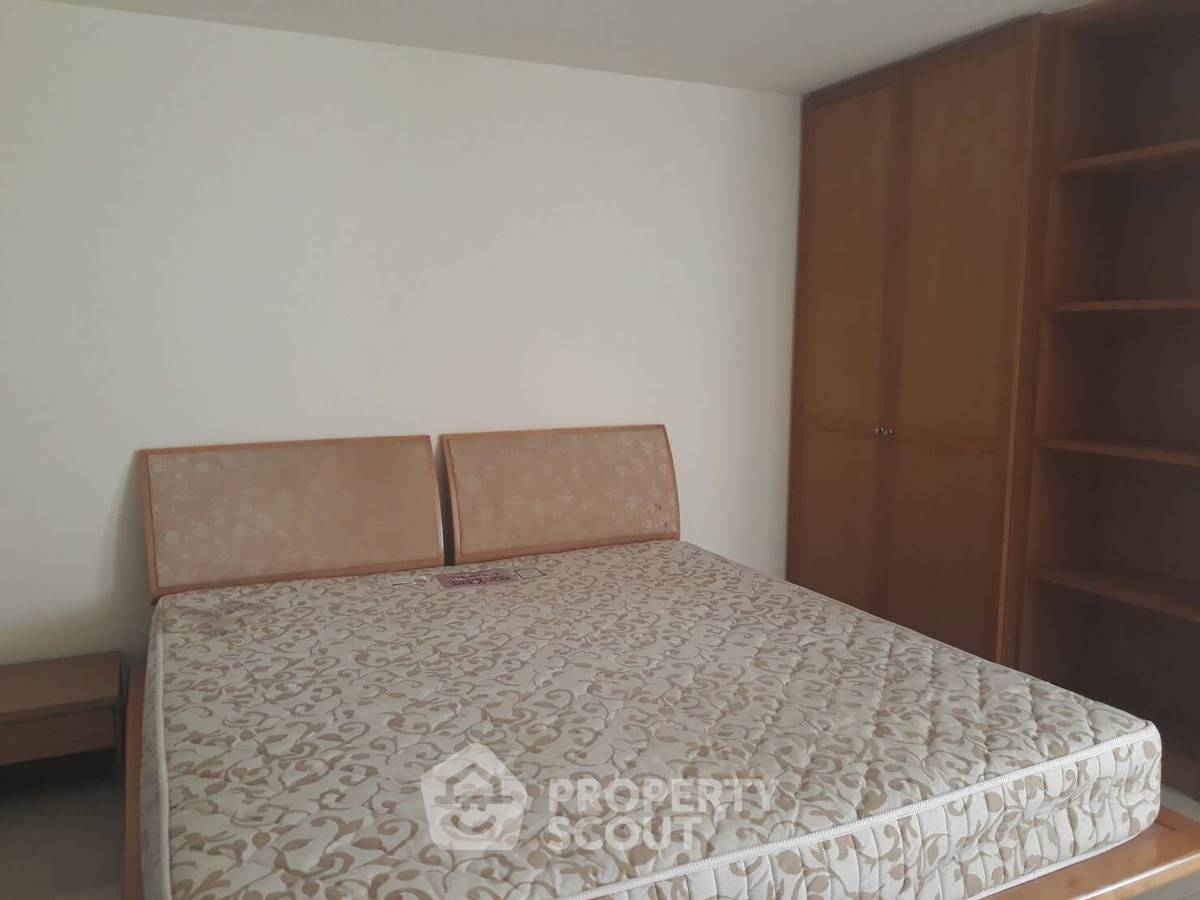 รูป คอนโด 3 ห้องนอน Royal Castle Sukhumvit ใกล้ BTS พร้อมพงษ์ 400 เมตร ชั้น 4 พื้นที่ 160 ตร.ม. (ID 886667) - รูปที่ 2/6