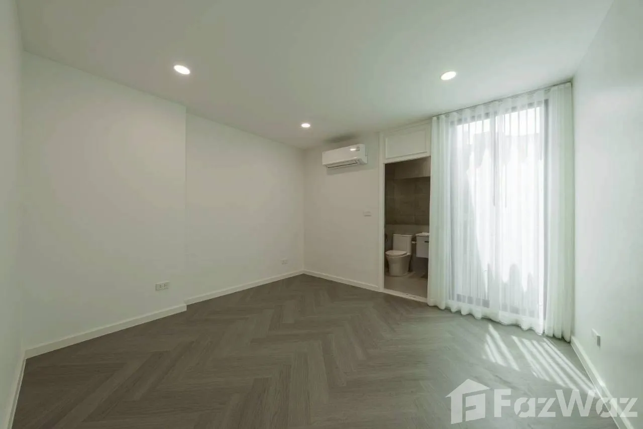 picture Newly renovated 6544681 - 9/12