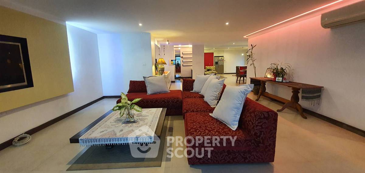 picture High-Floor 2-BR 250 Sqm DS Tower 1 near BTS Phrom Phong (ID 512164) - 2/18