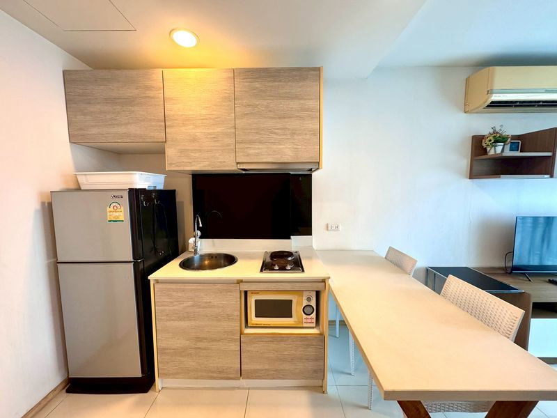 รูป แอคควา คอนโด ห้องสวยวิวสระ เฟอร์ครบ พร้อมเข้าอยู่ ราคาเช่าเพียง 14,000 บาท - รูปที่ 2/11