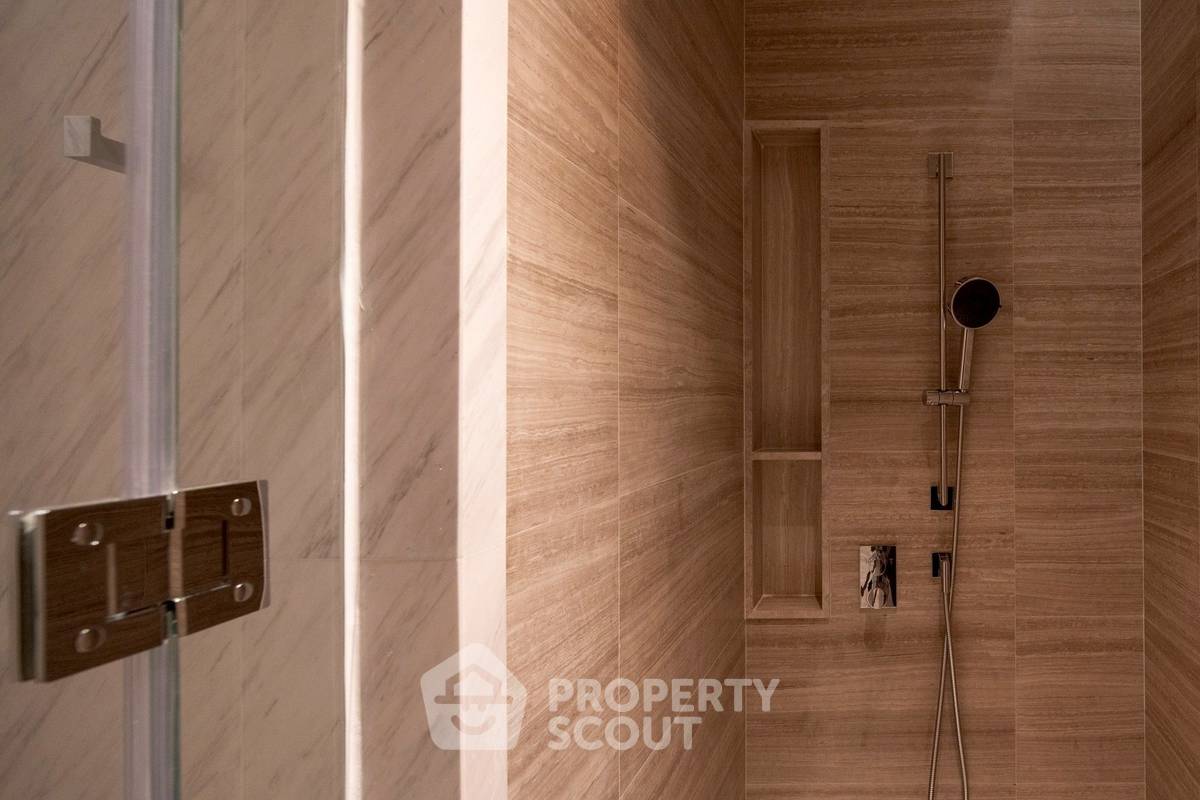 picture 3-BR Condo 372 Sqm, 44th-Floor At One 89 Wireless, MRT Lumphini 200m (ID 3057403) - 14/18