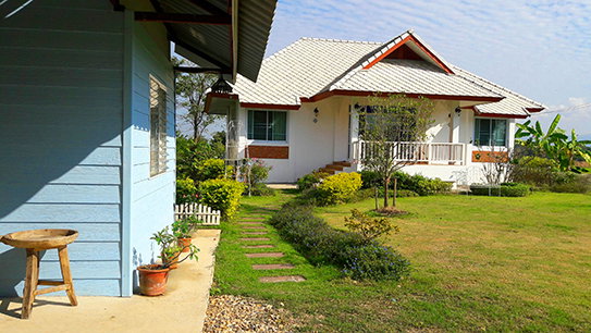 รูป บ้านเดี่ยวชั้นเดียวให้เช่า บนที่ดิน 3 ไร่ บรรยากาศเงียบสงบ ราคา 25,000 บาท/เดือน #AMR-H0061 - รูปที่ 2/14