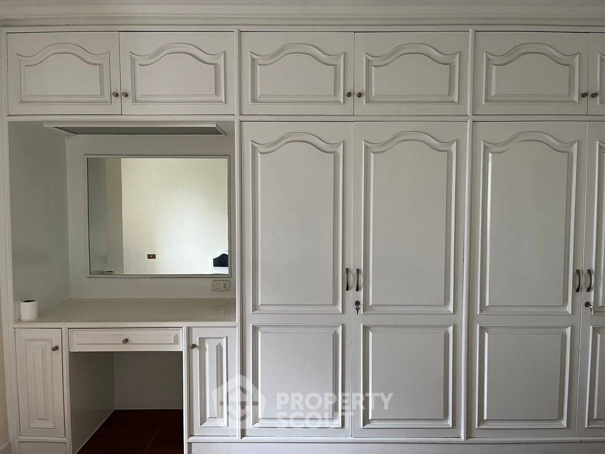 picture 3-BR 250 Sqm Condo At Regent On The Park 1, 400m To BTS Phrom Phong (ID 1725559) - 23/24