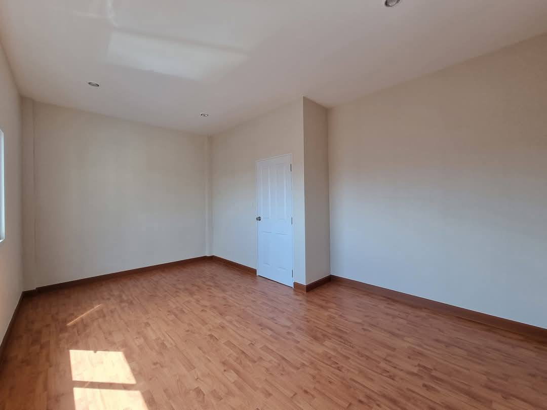 รูป 🏡ด่วนให้เช่า 20,000 ทาวน์โฮม 3 ชั้น ล้ำเลิศทาวน์โฮม โครงการใหม่ ย่าน สวนหลวง สไตล์ Modern loft ถ. เฉลิมพระเกียรติ 14 แยก 18 - รูปที่ 12/20