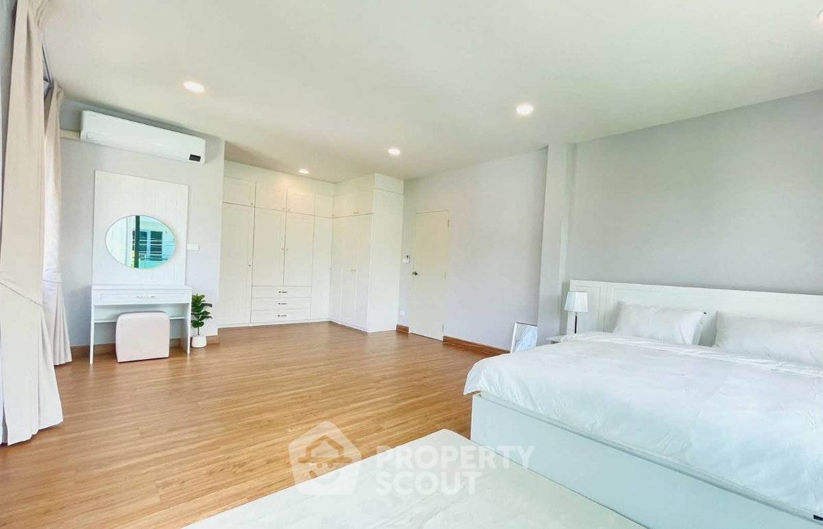 picture Pet-Friendly 4-BR House For Rent, Centro Bangna, Samut Prakan (ID 3057512) - 6/10