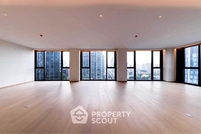 Condos for sale : Pet-Friendly 3-BR 417 Sqm On 17th Floor, Scope Thonglor, 10m to BTS Thong Lor (ID 3057382)