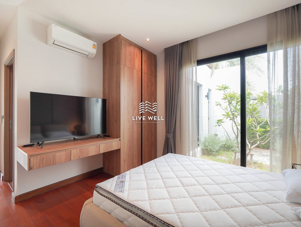 รูป For Sale Luxury Pool Villa Pattaya just 10 minutes to Jomtien Beach - รูปที่ 25/36