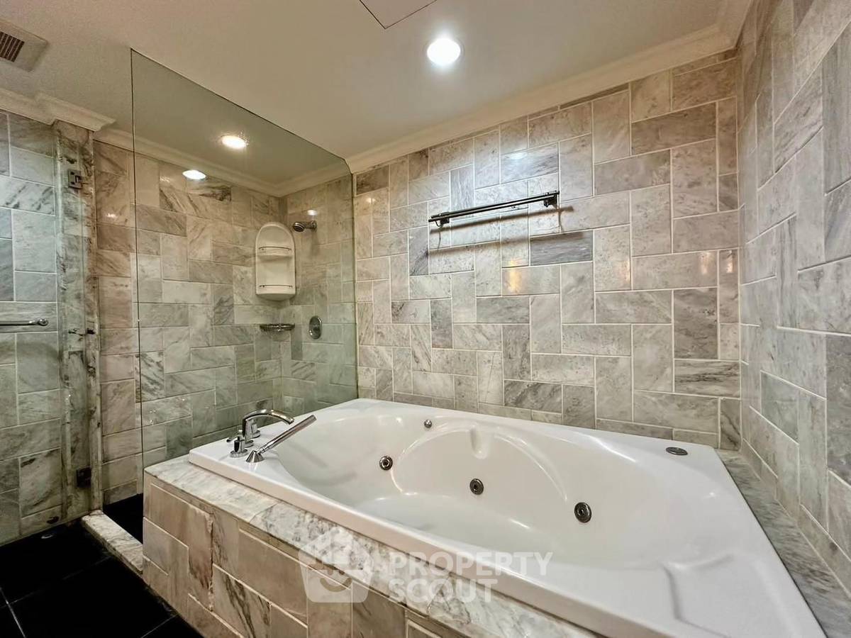 picture 2-BR 123 Sqm Condo At Somkid Gardens, 300m To BTS Chit Lom (ID 2044105) - 6/13